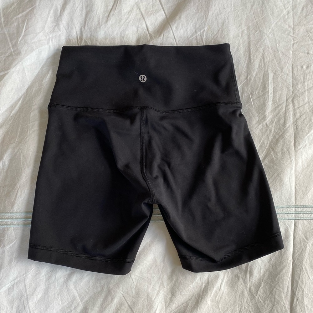 Wunder Train High-Rise Short 6” (size 6)